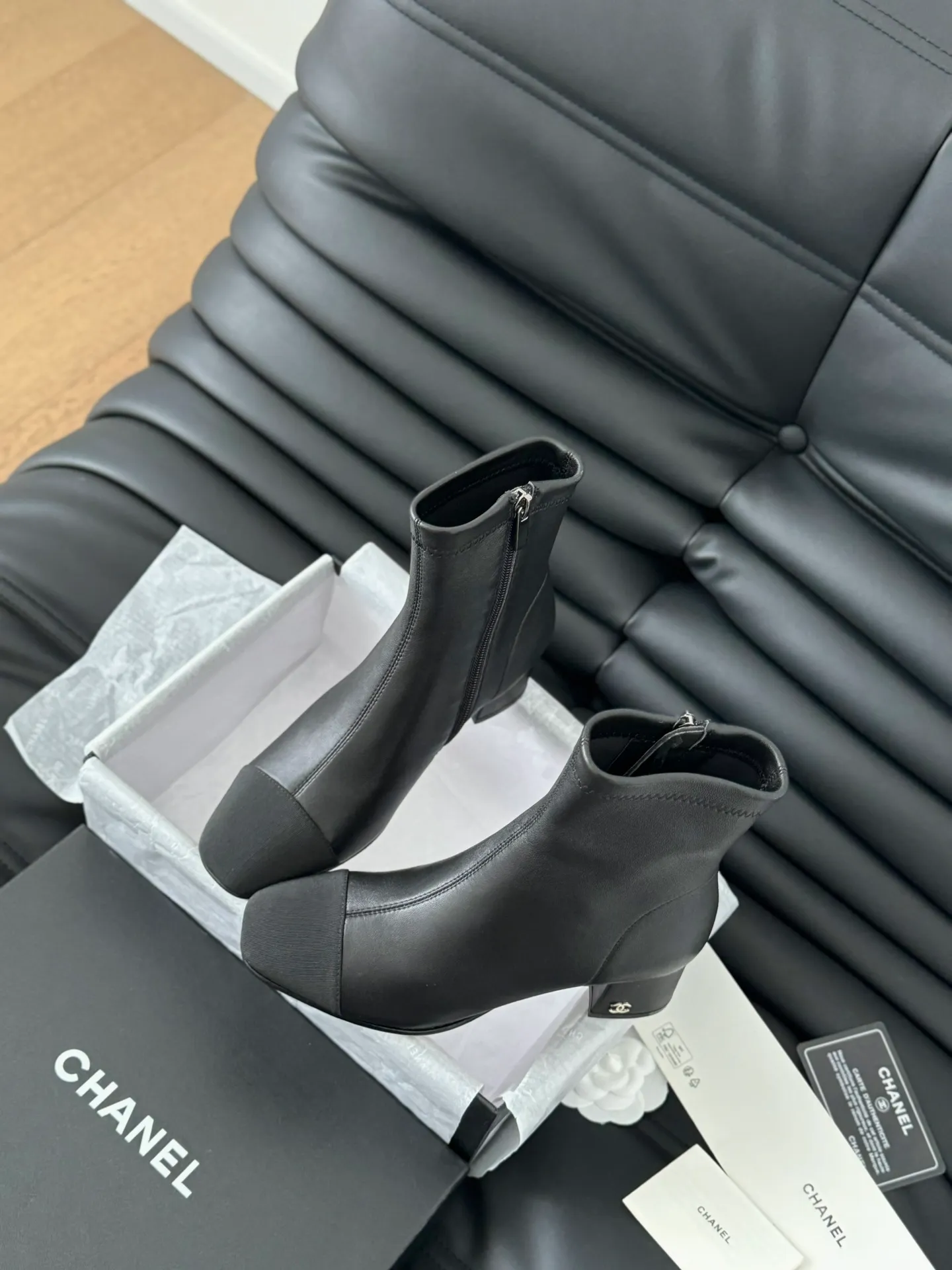 👟👟Ex-factory price 600👟👟 Purchasing-grade Chanel classic new elastic boots series! The leather texture is super good, and the upper is delicate ~ Calfskin upper, sheepskin lining, original outsole! Size:35-39 Other sizes are determined